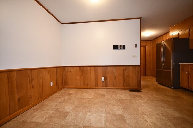 Building Photo - 6 N Crest Rd