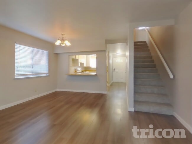Building Photo - 1630 E Lake Ct