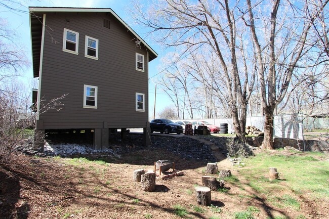Building Photo - 504 S O'Leary St