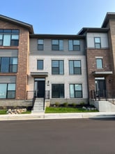 Building Photo - 677 Golborne St