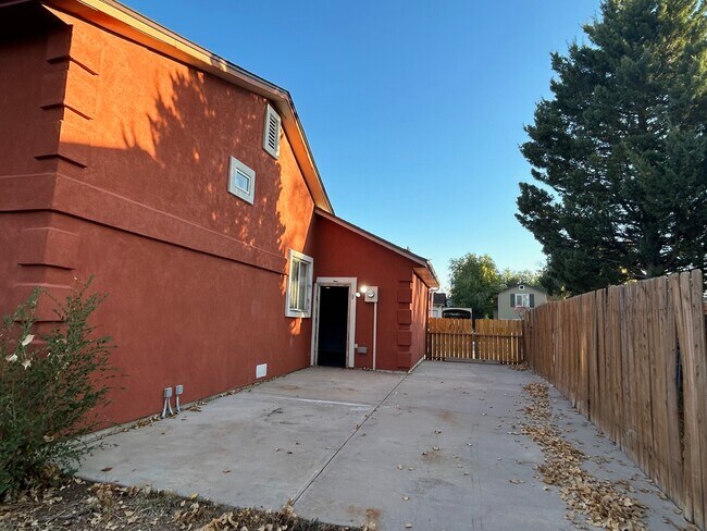 Building Photo - 2030 Grafton Dr