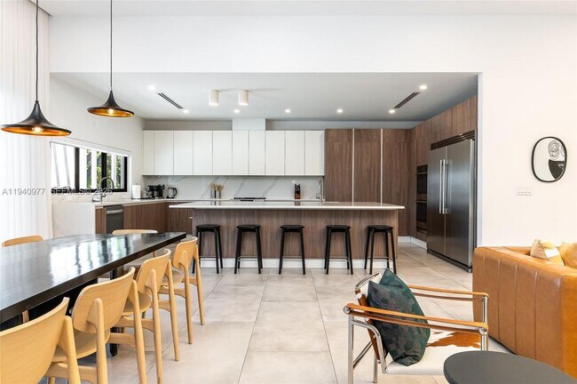 Foto del edificio - 2560 NE 199th St