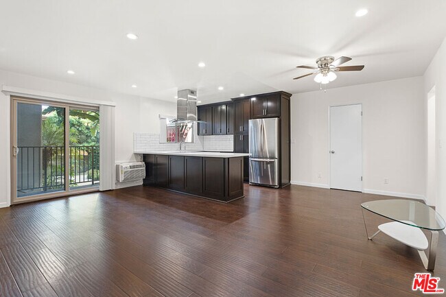 Foto del edificio - 1028 S Bedford St