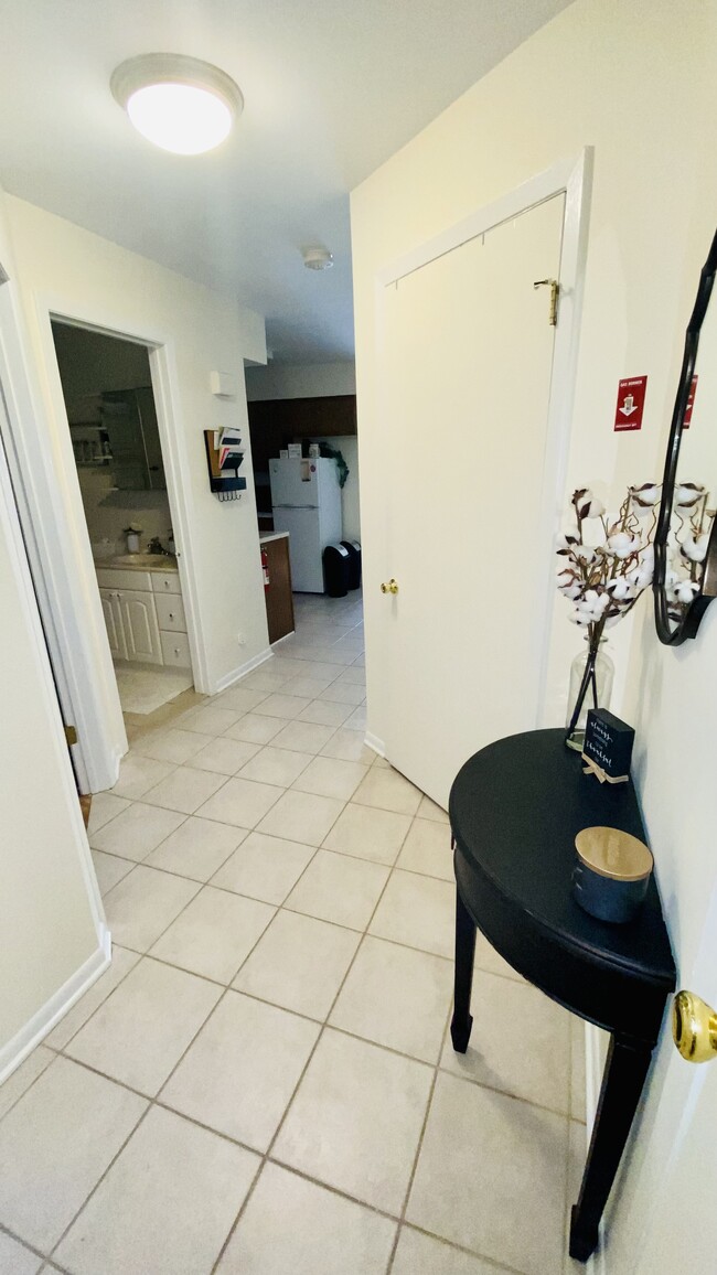 Entryway - 129 Northampton Dr