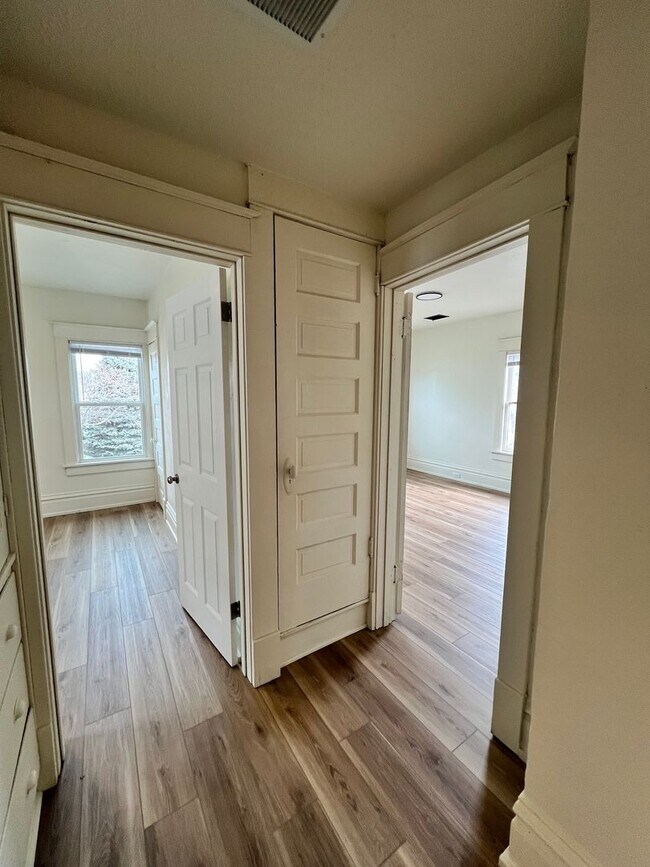 Foto del edificio - 835 Waugoo Ave