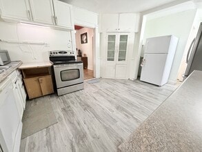 Building Photo - 337 Maxwell St