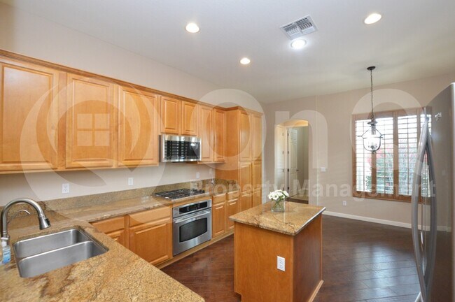 Building Photo - 6838 S Pinehurst Dr