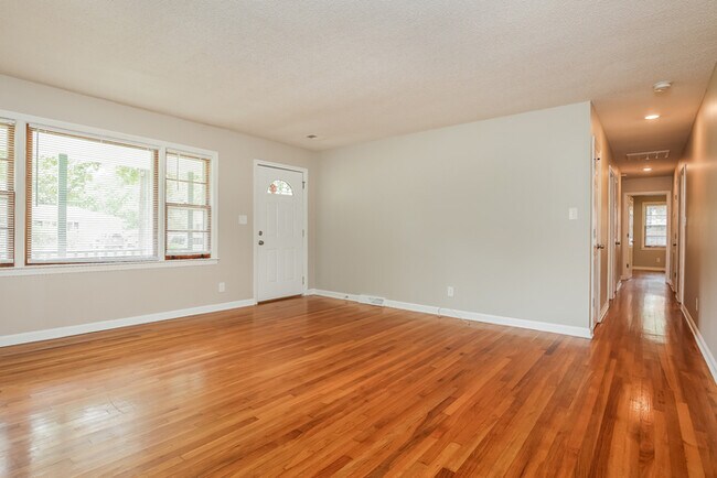 Foto del edificio - Charming 4-Bedroom Brick Ranch in Goose Creek, SC