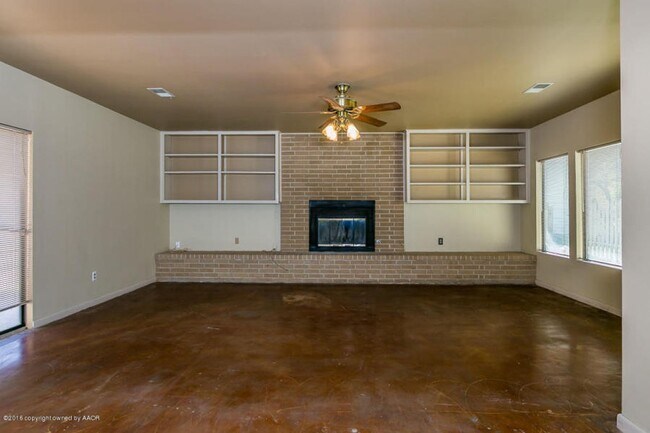 Foto del edificio - 118 N Goliad St