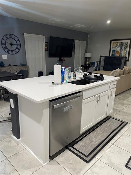 Building Photo - 484 Cherimoya St