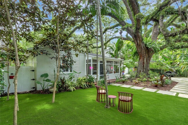 Foto del edificio - 842 NW 9th Ct