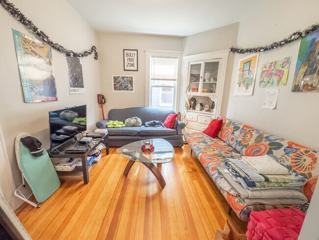 Photo - 70 Line St Apartment