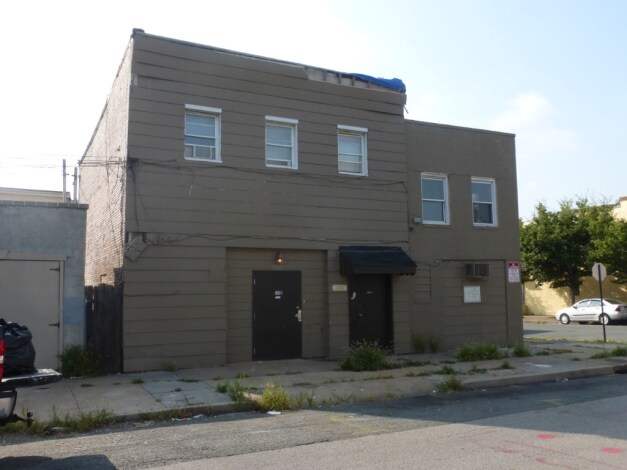 Building Photo - 1181-1185 James St