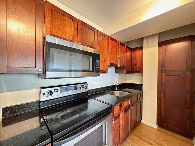 Foto del edificio - 4180 N Marine Dr