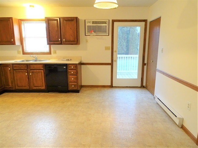 Building Photo - 213 Riverview Dr