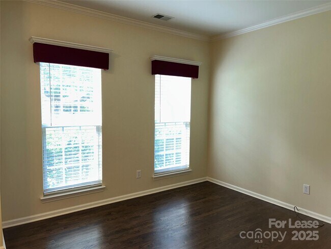 Foto del edificio - 6217 Chavel Ln