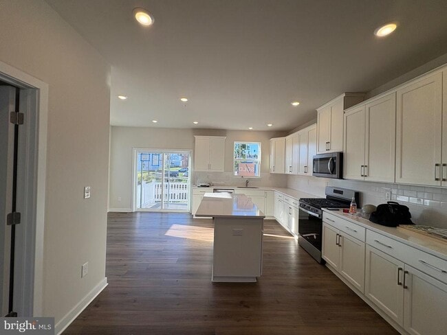 Building Photo - 26 Anderson Dr