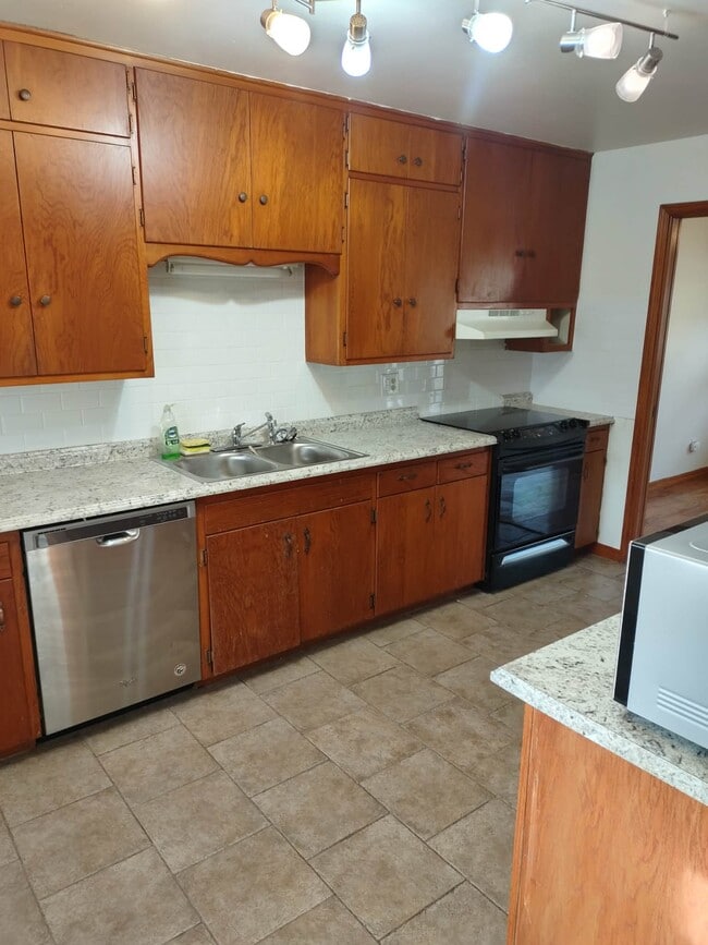 Foto del edificio - 112 W Hartman Ave