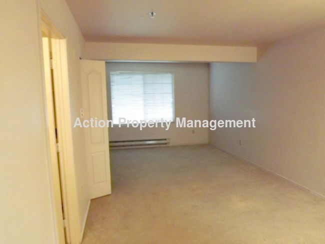Building Photo - 418 S Cherry St