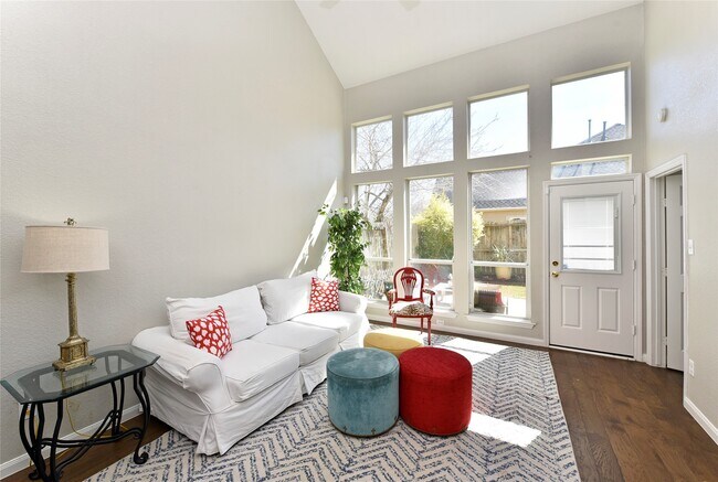 Foto del edificio - 8814 Silent Willow Ln