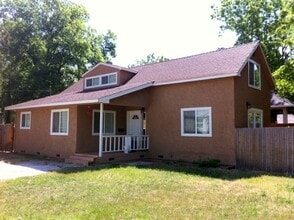 Building Photo - 1305 Chestnut St