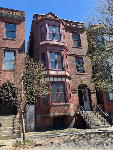Building Photo - 184 1st St