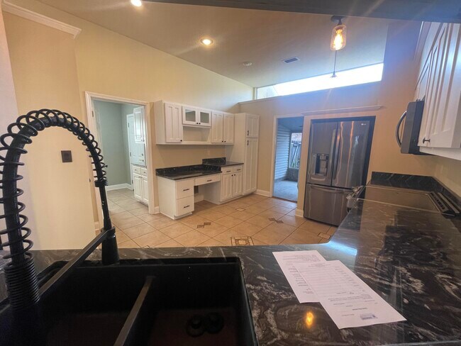 Foto del edificio - 858 Van Dyke Dr