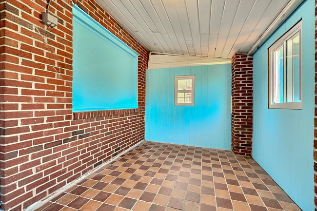 Building Photo - 1421 Hopewell Ave