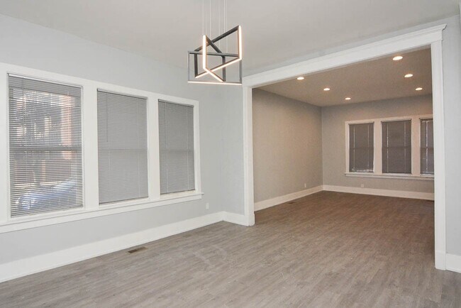 Foto del edificio - 2659 W Homer St