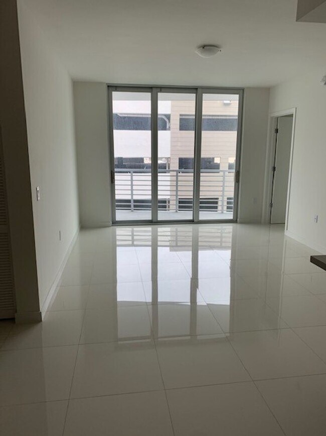 Foto del edificio - 2 Bed / 2 Bath Unit 1-405