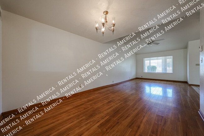 Building Photo - 710 W Alamo Dr