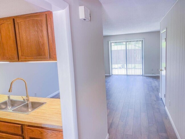 Foto del edificio - 746 M.L.K. Jr Blvd