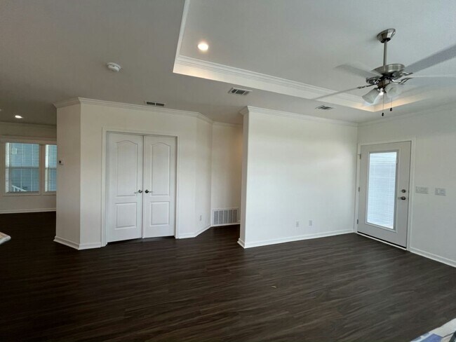 Building Photo - 978 Avanti Way Blvd