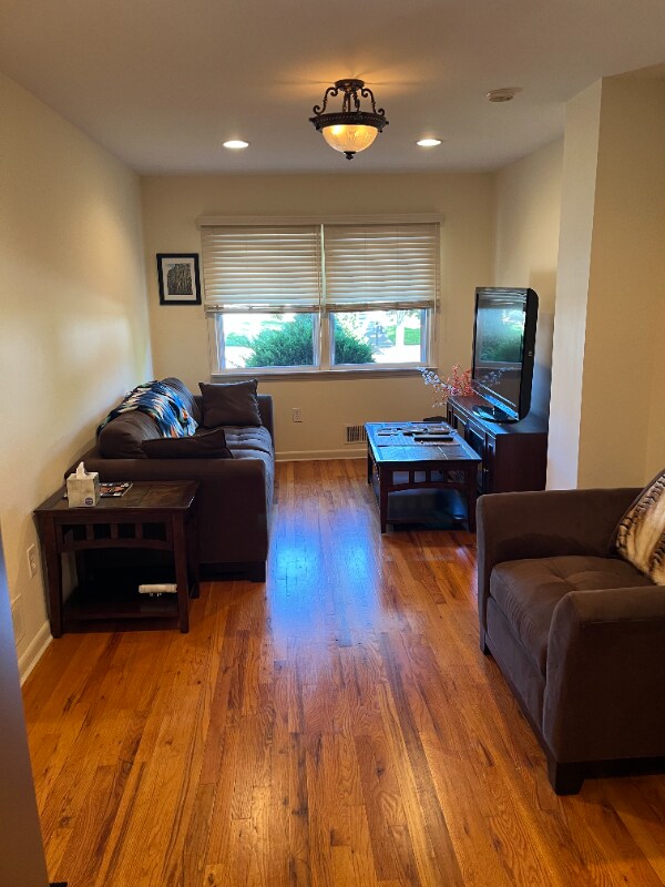 Foto del edificio - 584 Edgegrove Ave