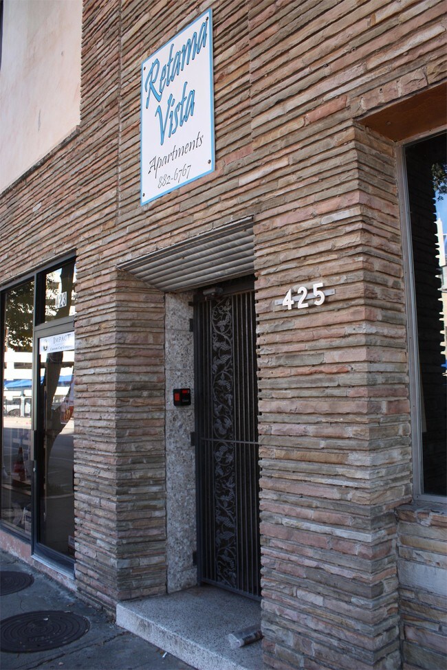 Building Photo - 425 Schatzel St