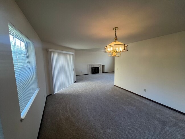 Foto del edificio - Spacious 3 bed 2.5 bath home in Mountain View. Must see!