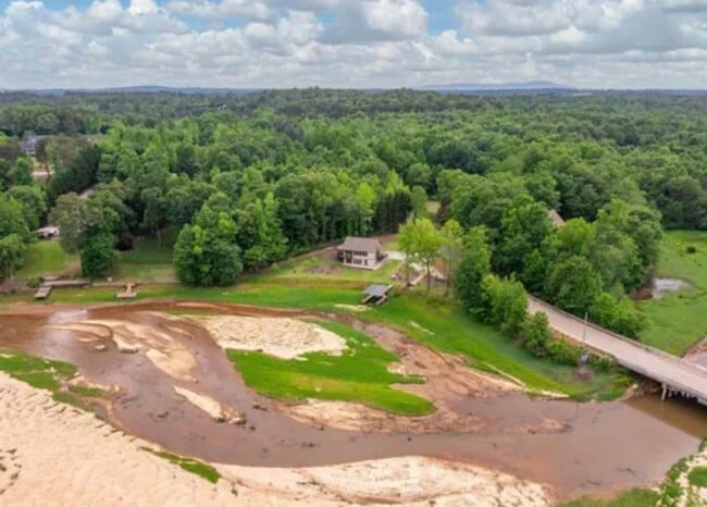 Building Photo - Lakefront Living in Lyman, SC