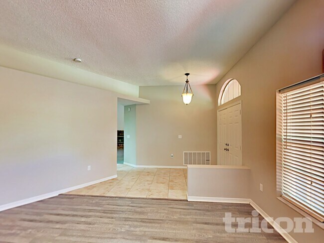 Building Photo - 6827 San Jose Loop