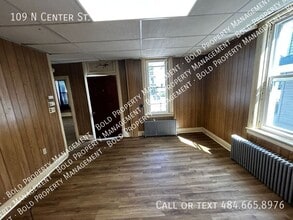Building Photo - 109 N Center St