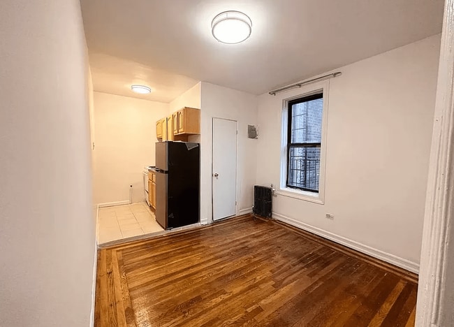 Building Photo - 35 E 17th St