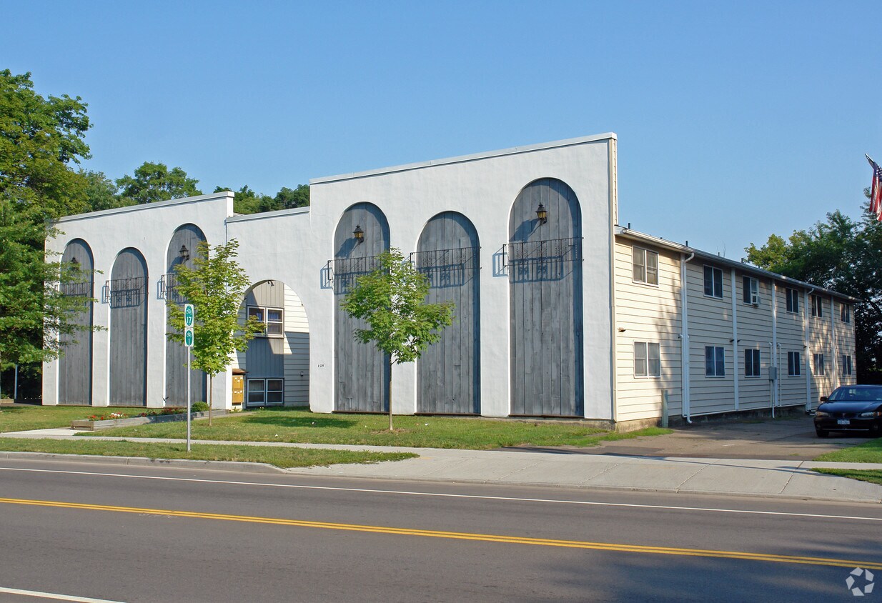 Primary Photo - Carolyn Arms Apartments