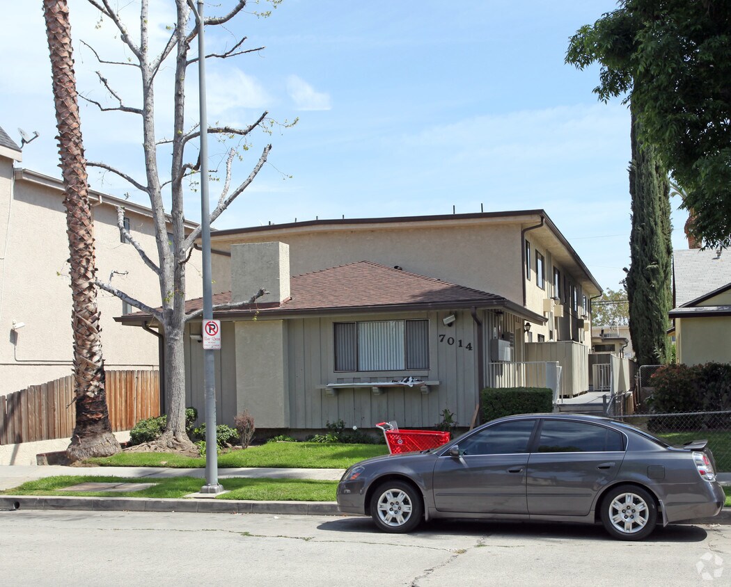 Primary Photo - 7014 Remmet Ave