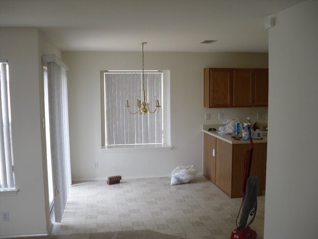 Building Photo - 5003 Wood Glen Dr