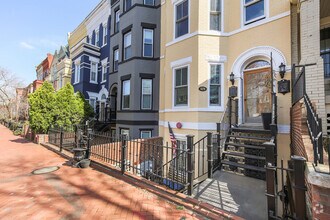 Building Photo - 629 4th St NE