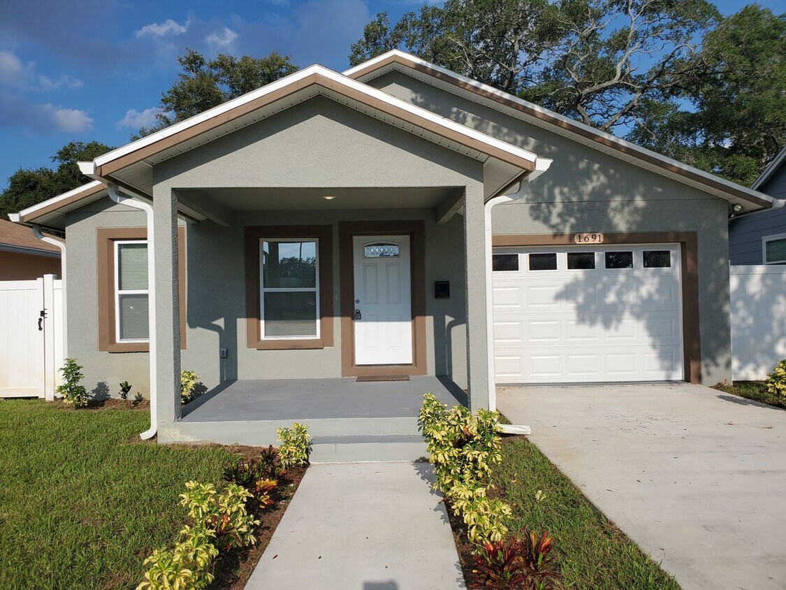 Foto principal - Newly Built three bedroom two bathroom hou...