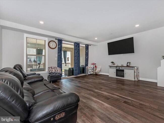 Building Photo - 11115 Hazelnut Ln
