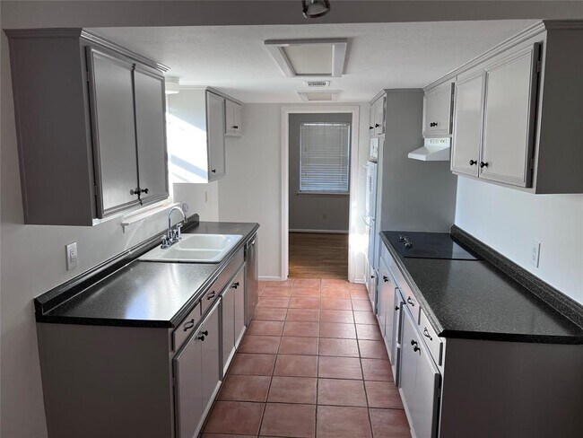Foto del edificio - 2946 Longmeade Dr