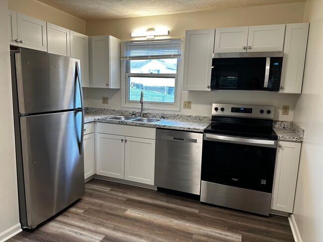 Building Photo - Fully Updated Duplex in Blacksburg