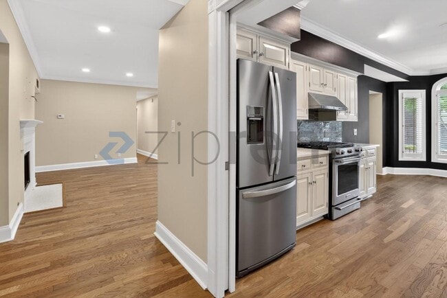 Building Photo - Unit 206