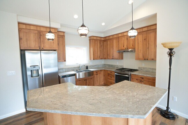 Building Photo - Custom Home on Humboldt Hill in Ocean Poin...